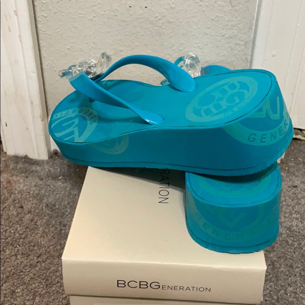 BCBG flip flops - Picture 5 of 5